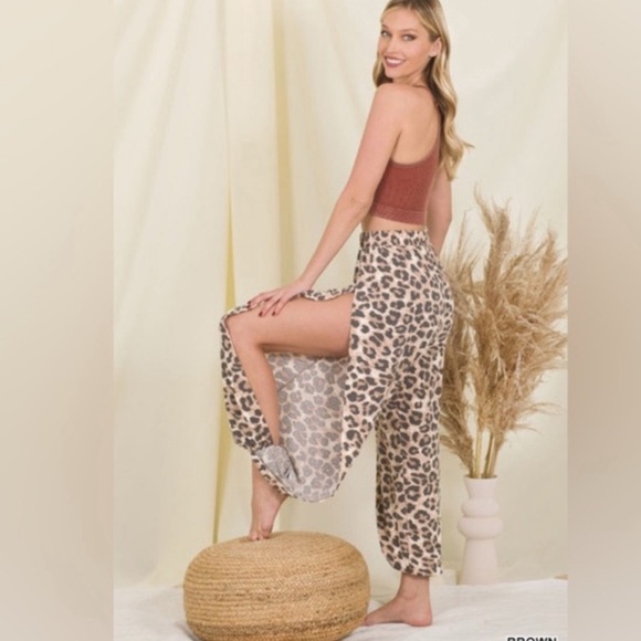 ZENANA WOMEN'S LEOPARD PRINT SPLIT-SIDE
PANTS WITH ELASTIC WAIST & ANKLE - Picture 3 of 6